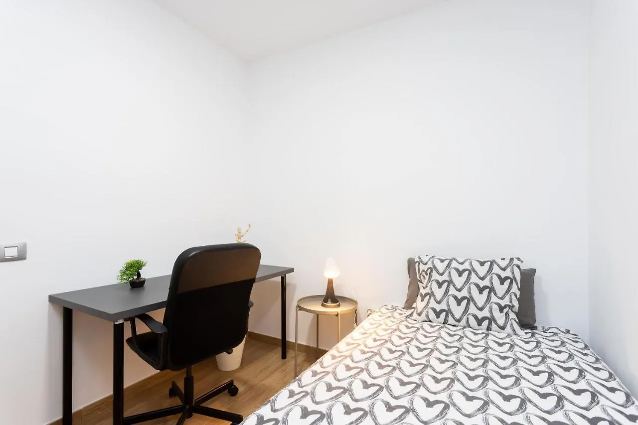 Apartment Home2Book Design Black & White Santa Cruz Home